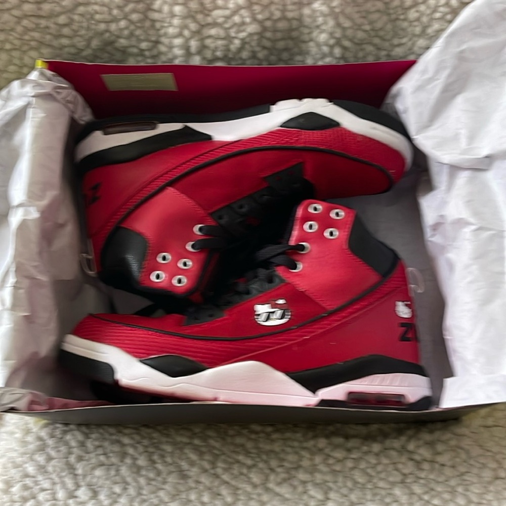 Limited Edition Zumba x Hello Kitty Air High with Box Size Women 7 US